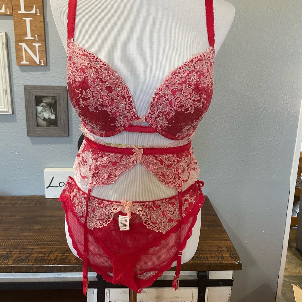 Victoria Secret lingerie set& garter belt